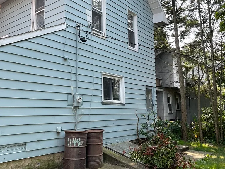 1148 Memorial Ave — Photo 30