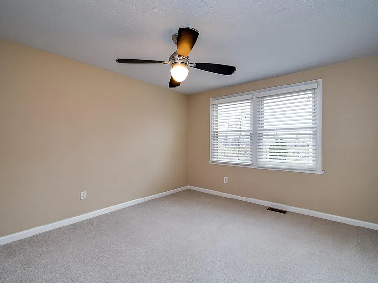 6978 Fallen Oaks Dr — Photo 21