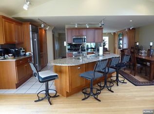 502 Marion Ln, Paramus, NJ 07652