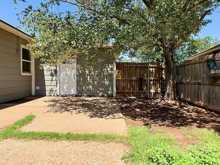 609 Howard Dr — Photo 19