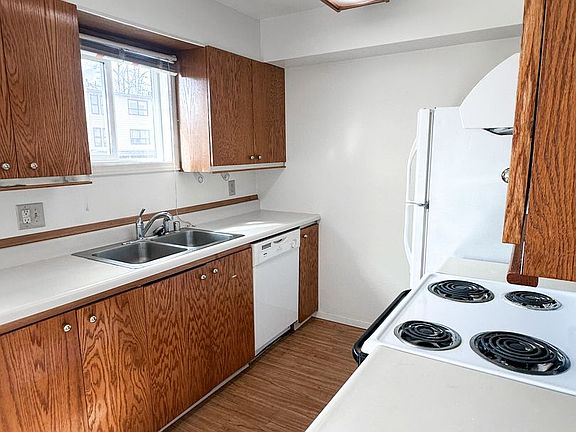 3rd image of 4621 Cordova St #1