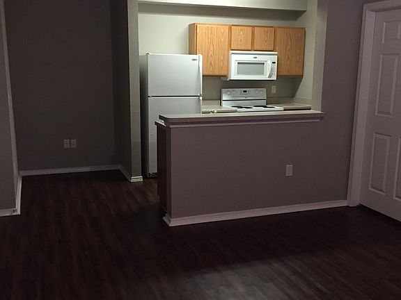 3rd image of 1111 S Red River Expy APT 112