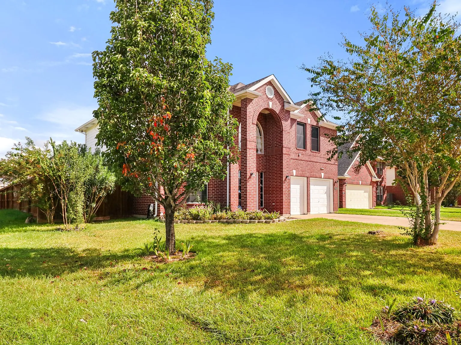 4 bed, 2.5 bath, 2456 sqft, $2,350 — Photo 3