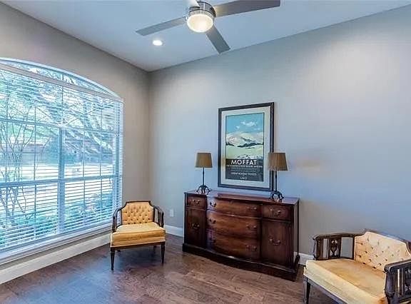Office, study room or hangout area