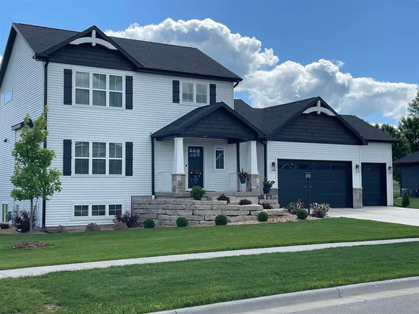 1925 Grieg Dr, Mount Horeb, WI 53572