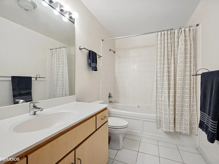 630 N Franklin St #906 — Photo 6