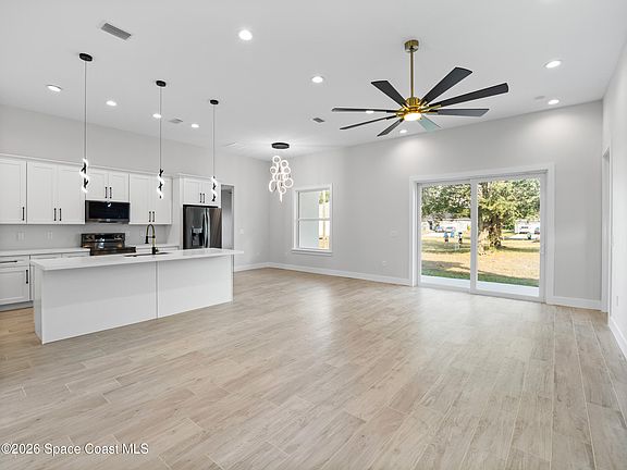 3rd image of 2725 Fields Ave SE