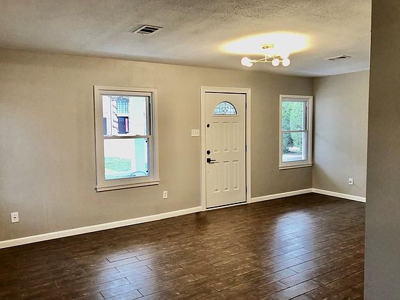 3rd image of 1147 Du Barry Ln #A