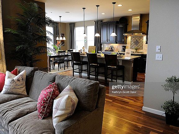 5th image of 1571 Hickory Dr