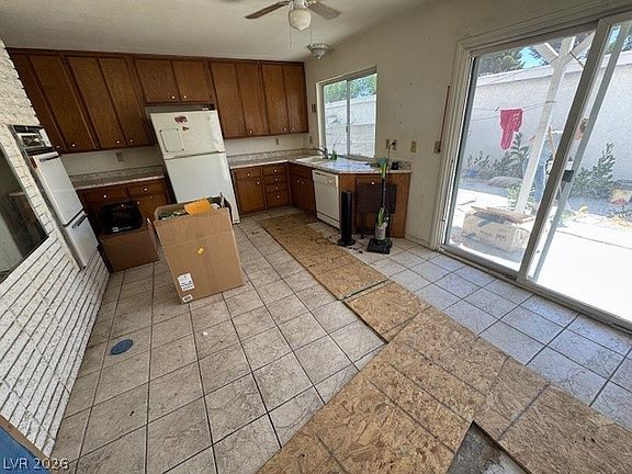 5th image of 571 Greenbriar Townho Way #3