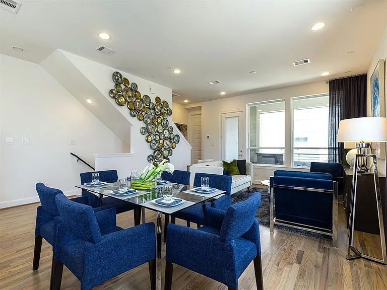 310 Jensen Dr — Photo 11