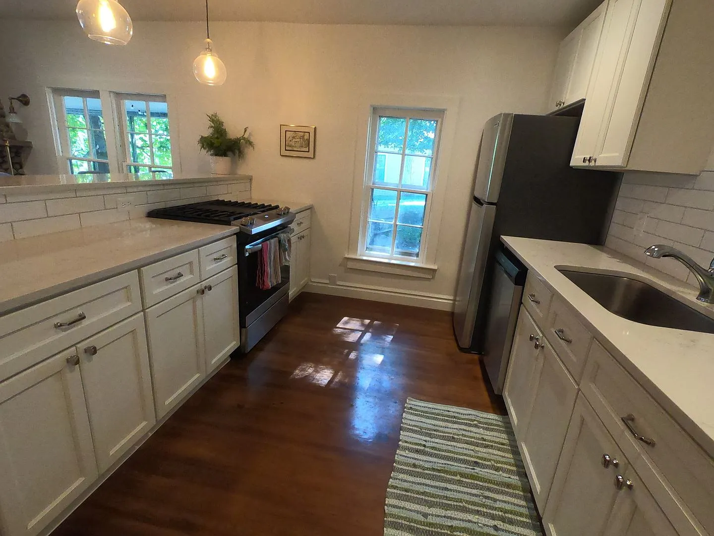 Masterfully renovated 1898 bungalow Chautauqua Park — Photo 3