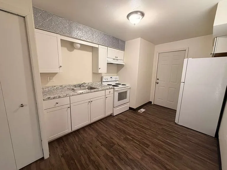 804 Lorain St #2 — Photo 6