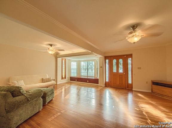 4th image of 423 Concord Pl