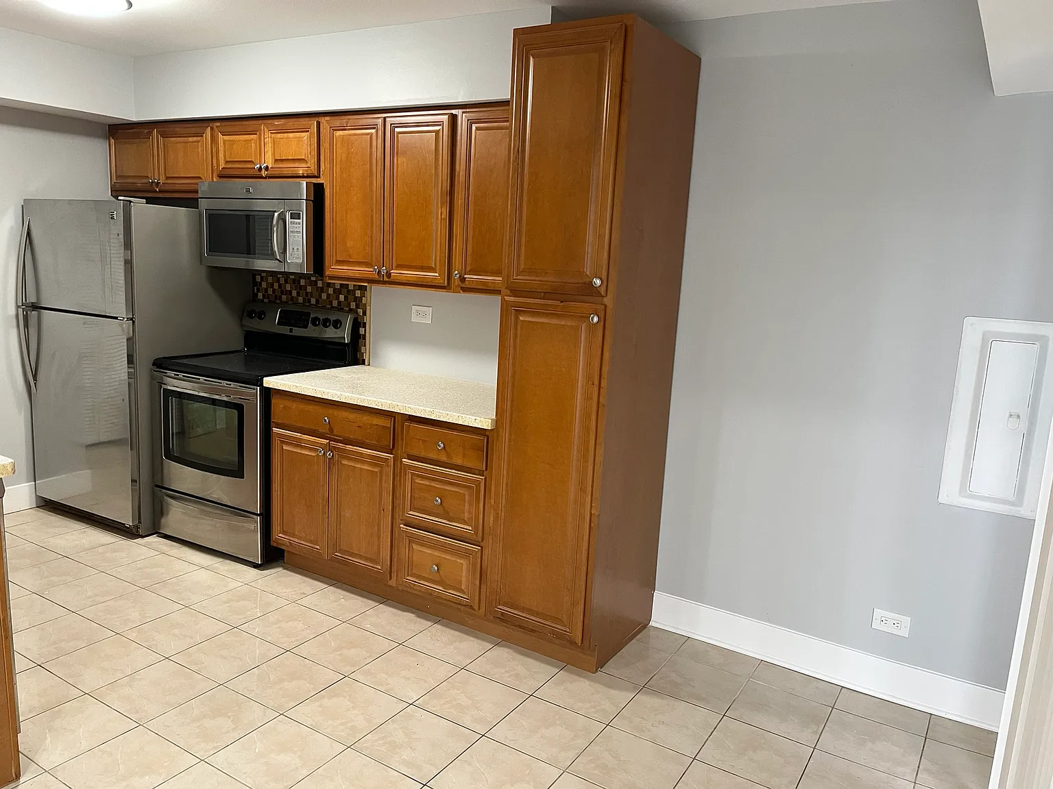 2205 Cardinal Ct — Photo 3