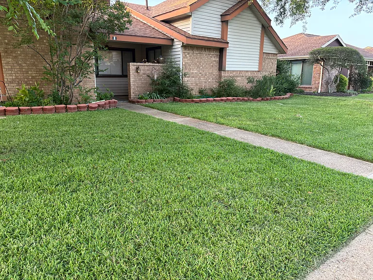 427 Feathercrest Ln — Photo 1