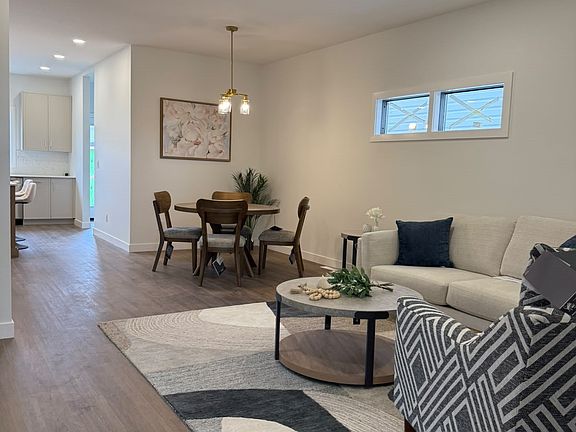 5th image of 225 Aspen Ridge Street