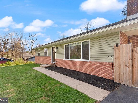 3rd image of 314 Lakeside Dr