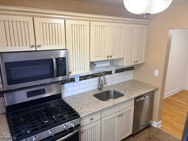 25 Hinchman Ave #1A — Photo 5