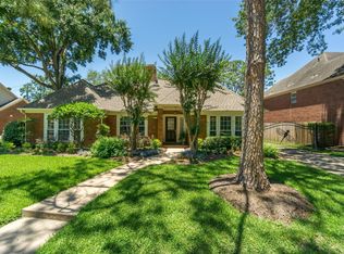 15114 Greenleaf Ln, Houston, TX 77062