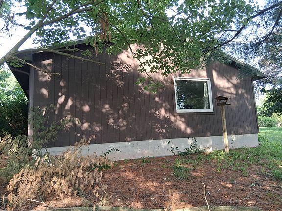 3rd image of 755 Goulden Rd