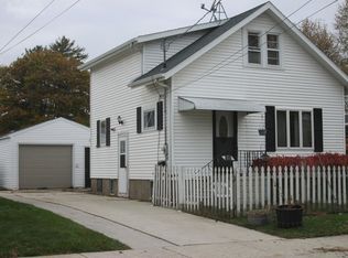 1010 Lowell St, Two Rivers, WI 54241
