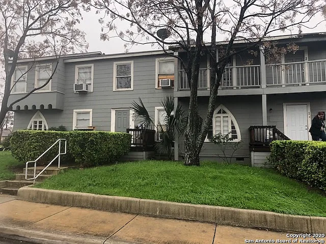 1 bed, 1.0 bath, 850 sqft, $895 — Photo 2