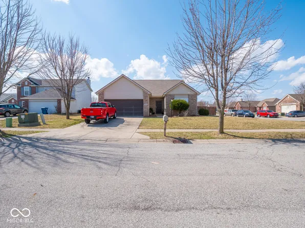 7404 Oak Mill Ct, Indianapolis, IN 46217