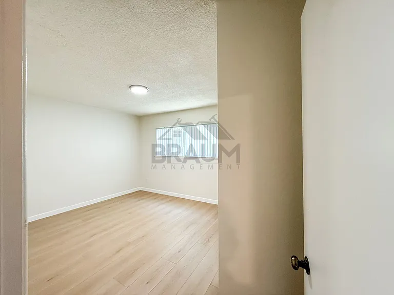 5131 Buffalo Ave — Photo 12