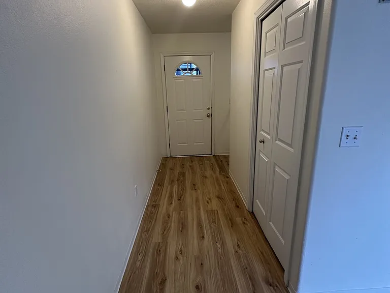 565 Briarwood Dr #563 — Photo 3