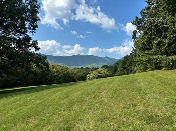 1 Mission Hill Rd, Hayesville, NC 28904