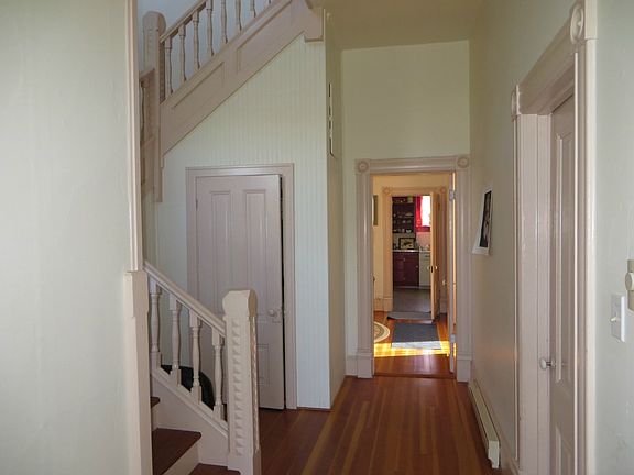 4th image of 530 Adams St