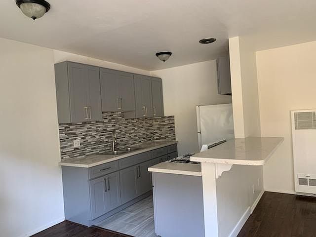 2nd image of 1650 Redondo Ave #4