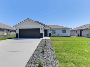 10614 Silverbright Dr, Pasco, WA 99301