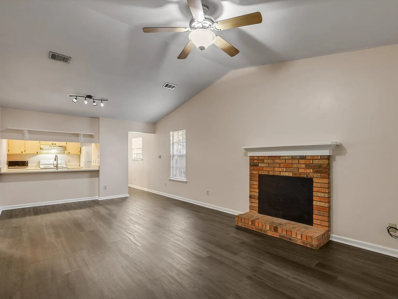 2 bed, 2.0 bath, 1040 sqft, $1,500 — Photo 3