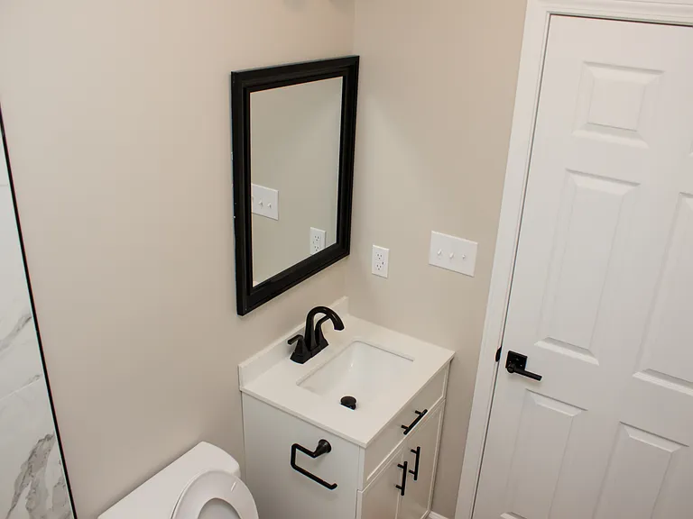 2109 Singleton St — Photo 9