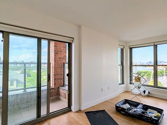 2nd image of 90 Malvern St #Penthouse 604