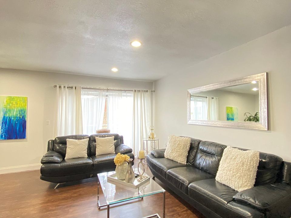 1st image of 500 Banyon Tree Cir