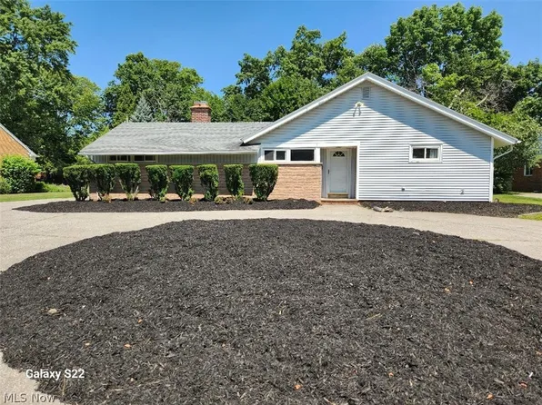 23551 S Woodland Rd, Shaker Hts, OH 44122