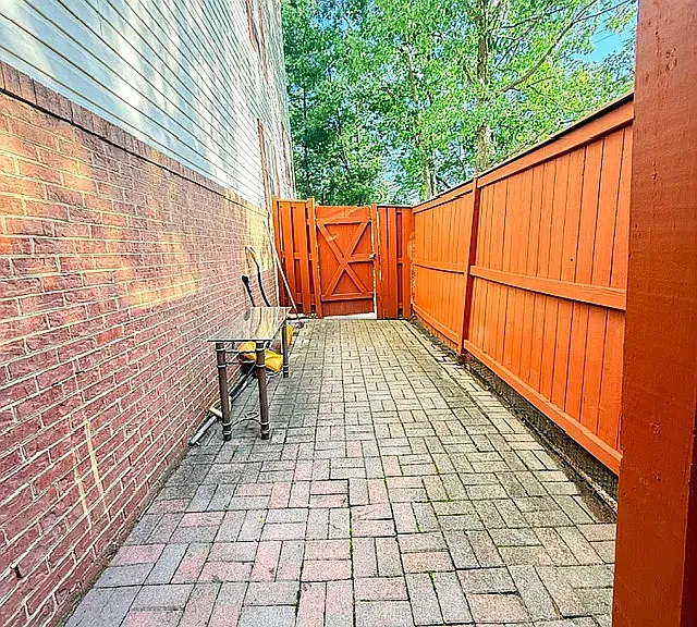 Willow Stream Ln — Photo 1