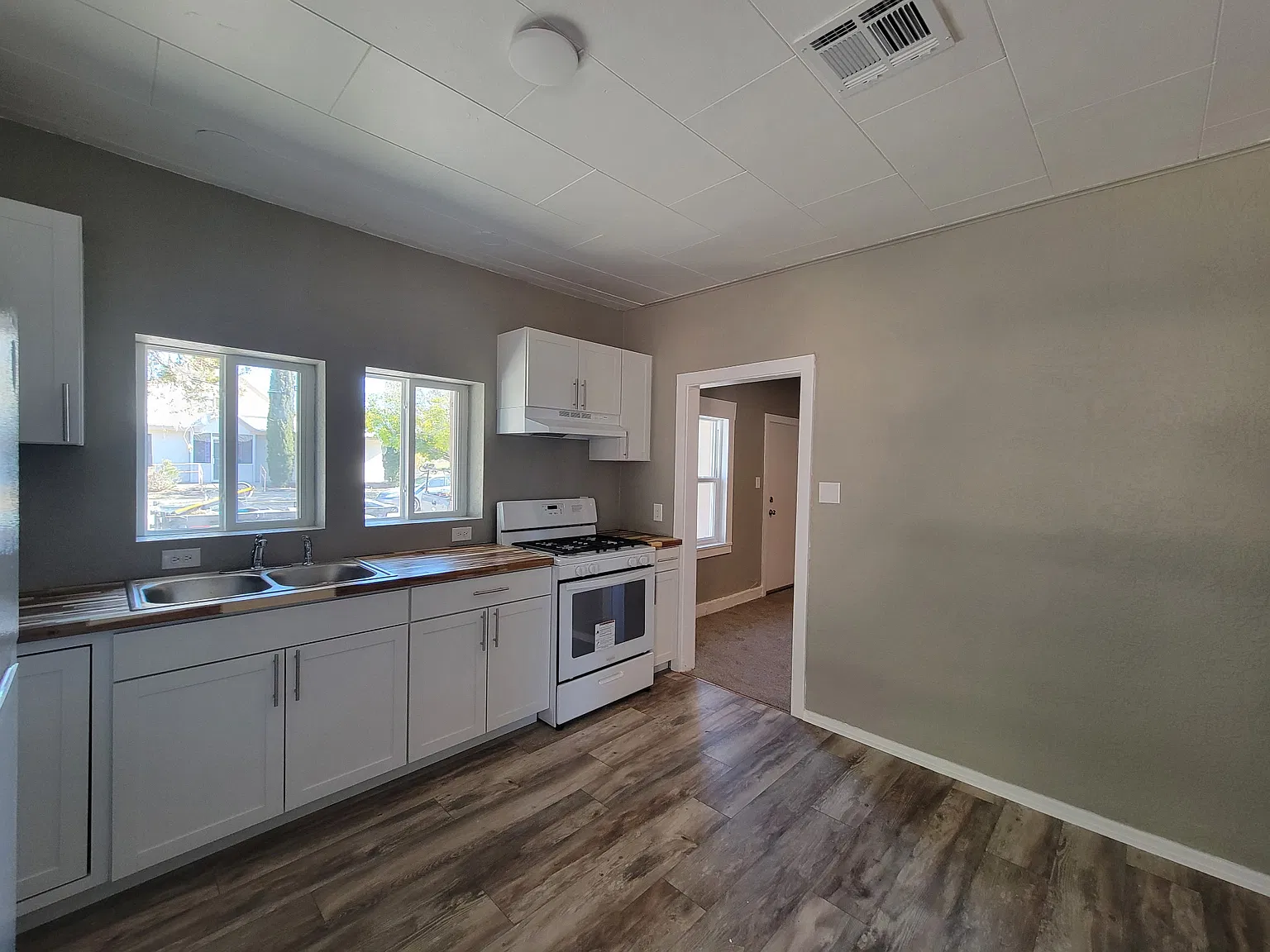 2 bed, $1,200 — Photo 3