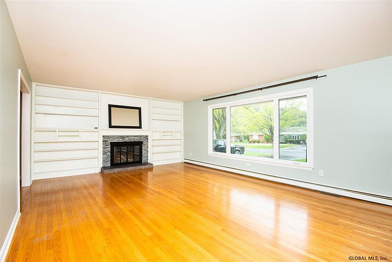 3rd image of 8 DELUCIA Terrace
