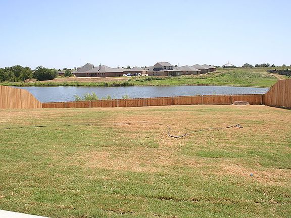 3rd image of 4820 Lake Shore Dr