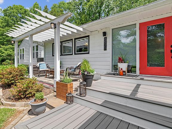 3rd image of 7530 Oak Glen Ct