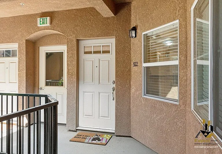 900 Moon Cir #922 — Photo 1