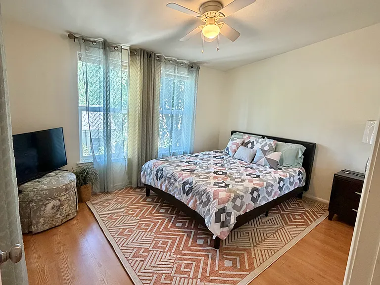 1114 Villa St #4 — Photo 6