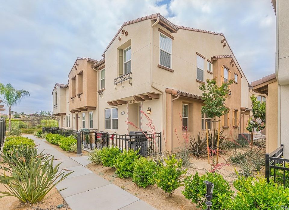 1st image of 40318 Calle Real