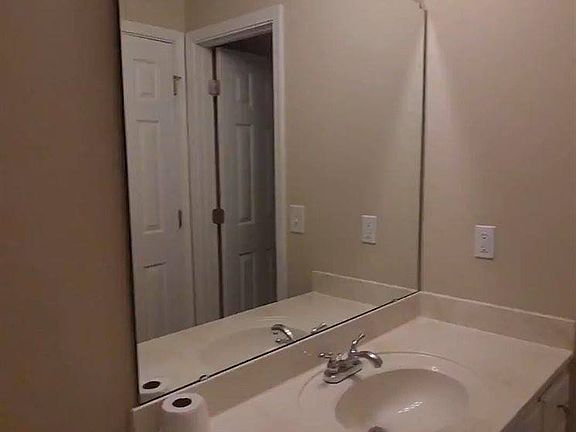 4th image of 395 Rexford Dr