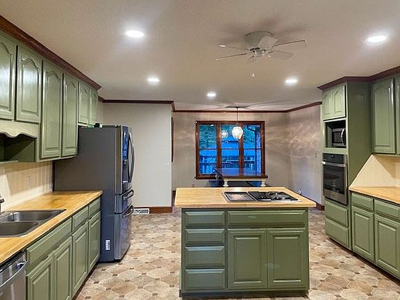 5th image of 261 Pepper Ln