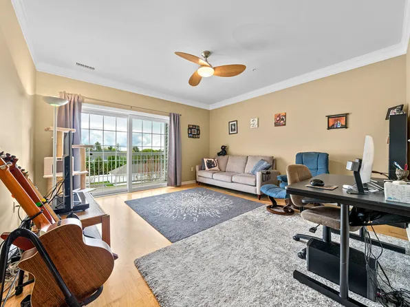 204 Clocktower Dr #304, Waltham, MA 02452